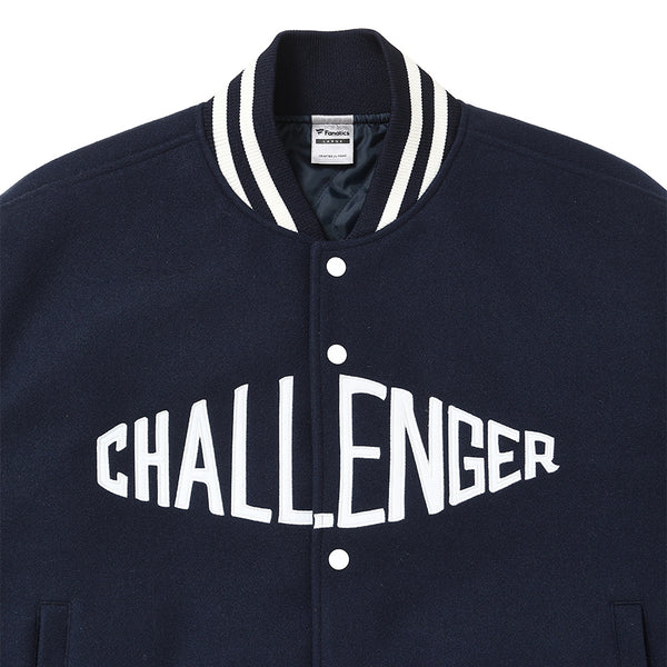 【CHALLENGER|チャレンジャー】LOGO MELTON STADIUM JACKET(NAVY)
フロントにブランドロゴを配したスタジアムジャケットになります。
アメリカフロリダ州に本社を置くFanaticsボディを使用しています。
品番:CLG-JK 026-013