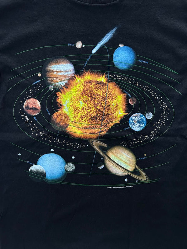 【ATLAS SCREEN PRINTING|アトラススクリーンプリンティング】THE PLANETS TEE/ザプラネットティー(BLACK) - STREAM【ATLAS SCREEN PRINTING|アトラススクリーンプリンティング】THE PLANETS TEE/ザプラネットティー(BLACK)STREAMS