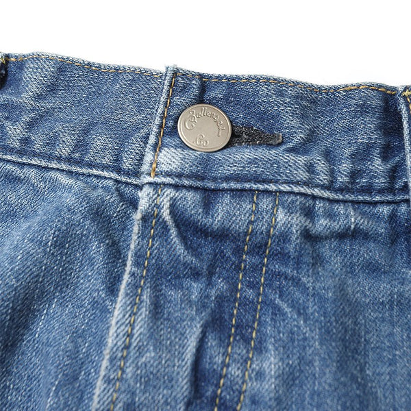 【CHALLENGER|チャレンジャー】CHALLENGER/CLASSIC DENIM PANTS
ユーズド加工が施されたCLASSIC DENIM PANTS。
セルヴィッジデニムを使いゆとりがあるリラックスシルエットになります。
ボタンはオリジナルボタンを使用しています。
品番:CLG-PT 026-011