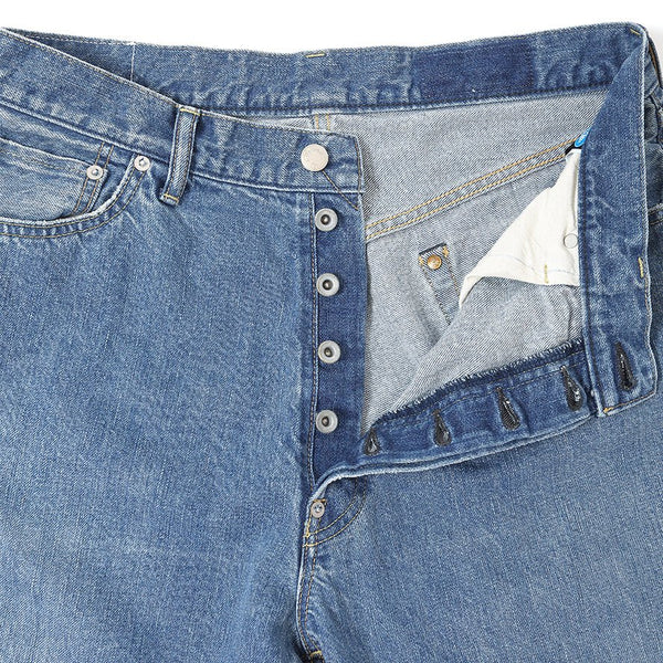 【CHALLENGER|チャレンジャー】CHALLENGER/CLASSIC DENIM PANTS
ユーズド加工が施されたCLASSIC DENIM PANTS。
セルヴィッジデニムを使いゆとりがあるリラックスシルエットになります。
ボタンはオリジナルボタンを使用しています。
品番:CLG-PT 026-011