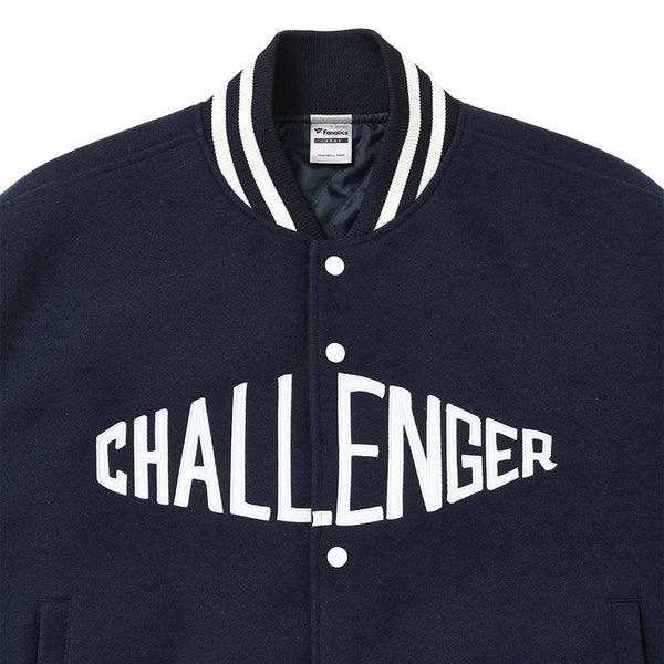 【CHALLENGER|チャレンジャー】LOGO MELTON STADIUM JACKET(NAVY)
フロントにブランドロゴを配したスタジアムジャケットになります。
アメリカフロリダ州に本社を置くFanaticsボディを使用しています。
品番:CLG-JK 026-013