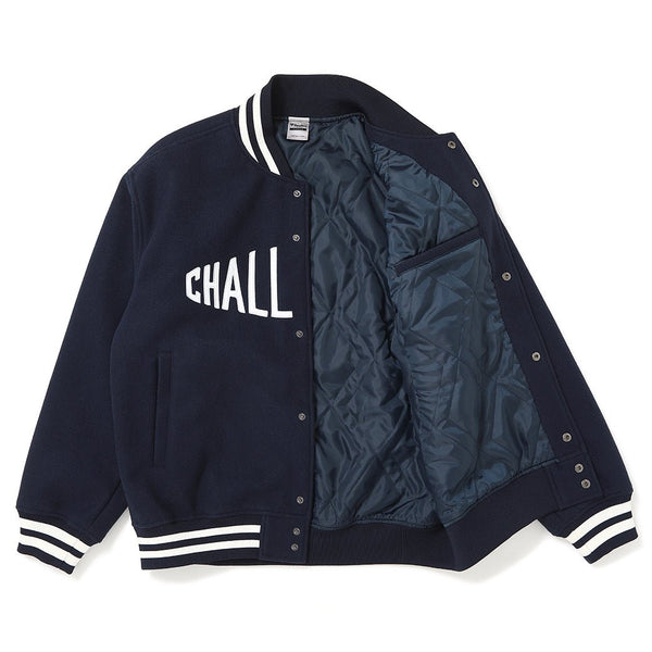 【CHALLENGER|チャレンジャー】LOGO MELTON STADIUM JACKET(NAVY)
フロントにブランドロゴを配したスタジアムジャケットになります。
アメリカフロリダ州に本社を置くFanaticsボディを使用しています。
品番:CLG-JK 026-013