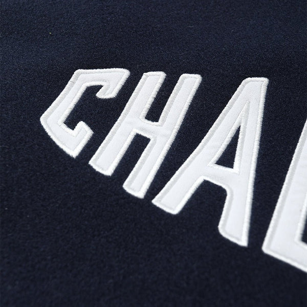 【CHALLENGER|チャレンジャー】LOGO MELTON STADIUM JACKET(NAVY)
フロントにブランドロゴを配したスタジアムジャケットになります。
アメリカフロリダ州に本社を置くFanaticsボディを使用しています。
品番:CLG-JK 026-013