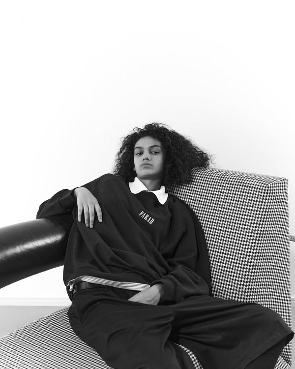 【FARAH|ファーラー】EMBROIDERY GRAPHIC CREWNECK SWEATSHIRT “CLASSIC LOGO”/エンブロイダリーグラフィッククルーネックスェットシャツ"クラシックロゴ”(BLACK) - STREAM【FARAH|ファーラー】EMBROIDERY GRAPHIC CREWNECK SWEATSHIRT “CLASSIC LOGO”/エンブロイダリーグラフィッククルーネックスェットシャツ"クラシックロゴ”(BLACK)STREAMM