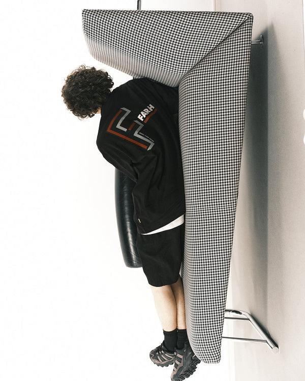 【FARAH|ファーラー】PRINTED GRAPHIC S/S TEE"D.F.E"/プリンテッドグラフィックTシャツ"D.F.E"(HEATHER GREY , BLACK) - STREAM【FARAH|ファーラー】PRINTED GRAPHIC S/S TEE"D.F.E"/プリンテッドグラフィックTシャツ"D.F.E"(HEATHER GREY , BLACK)STREAMBLACKM