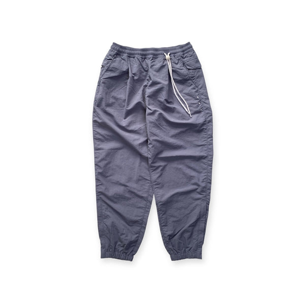 【迷迭香|マンネンロウ】NYLON HARVEST TRAINER/ナイロンハーベストトレーナー(GRY ライトグレー,DNM デニム,DGR ダークグレー,BLK ブラック) - STREAM【迷迭香|マンネンロウ】NYLON HARVEST TRAINER/ナイロンハーベストトレーナー(GRY ライトグレー,DNM デニム,DGR ダークグレー,BLK ブラック)STREAMDENIM0(XS)