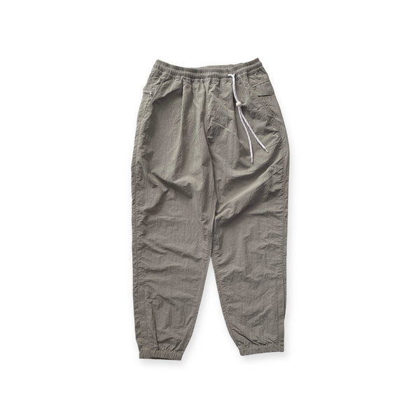 【迷迭香|マンネンロウ】NYLON HARVEST TRAINER/ナイロンハーベストトレーナー(GRY ライトグレー,DNM デニム,DGR ダークグレー,BLK ブラック) - STREAM【迷迭香|マンネンロウ】NYLON HARVEST TRAINER/ナイロンハーベストトレーナー(GRY ライトグレー,DNM デニム,DGR ダークグレー,BLK ブラック)STREAMLIGHT GREY0(XS)
