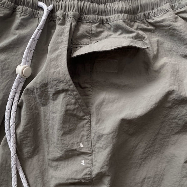 【迷迭香|マンネンロウ】NYLON HARVEST TRAINER/ナイロンハーベストトレーナー(GRY ライトグレー,DNM デニム,DGR ダークグレー,BLK ブラック) - STREAM【迷迭香|マンネンロウ】NYLON HARVEST TRAINER/ナイロンハーベストトレーナー(GRY ライトグレー,DNM デニム,DGR ダークグレー,BLK ブラック)STREAMLIGHT GREY0(XS)