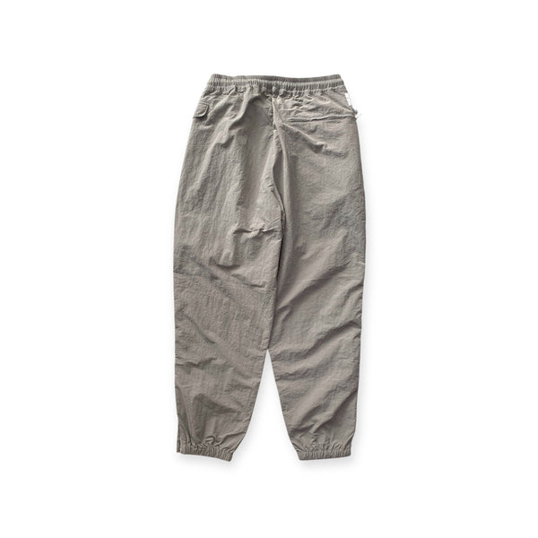 【迷迭香|マンネンロウ】NYLON HARVEST TRAINER/ナイロンハーベストトレーナー(GRY ライトグレー,DNM デニム,DGR ダークグレー,BLK ブラック) - STREAM【迷迭香|マンネンロウ】NYLON HARVEST TRAINER/ナイロンハーベストトレーナー(GRY ライトグレー,DNM デニム,DGR ダークグレー,BLK ブラック)STREAMLIGHT GREY0(XS)