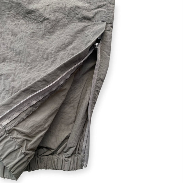 【迷迭香|マンネンロウ】NYLON HARVEST TRAINER/ナイロンハーベストトレーナー(GRY ライトグレー,DNM デニム,DGR ダークグレー,BLK ブラック) - STREAM【迷迭香|マンネンロウ】NYLON HARVEST TRAINER/ナイロンハーベストトレーナー(GRY ライトグレー,DNM デニム,DGR ダークグレー,BLK ブラック)STREAMLIGHT GREY0(XS)