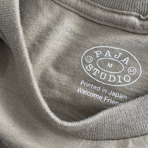 【PAJA STUDIO|パハ スタジオ】STUDIO TEE/スタジオ Tシャツ(LIGHT BROWN) - STREAM【PAJA STUDIO|パハ スタジオ】STUDIO TEE/スタジオ Tシャツ(LIGHT BROWN)STREAMLIGHT BROWNS