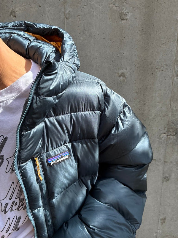 【PATAGONIA|パタゴニア】M'S FITZ ROY DOWN HOODY/メンズ・フィッツロイ・ダウン・フーディ(SMTB , BLK , DRBN , CNGR)26FW 着用サイズレビュー 正規取扱店舗 公式オンライン通販 島根 松江 800フィルパワー ダウンジャケット