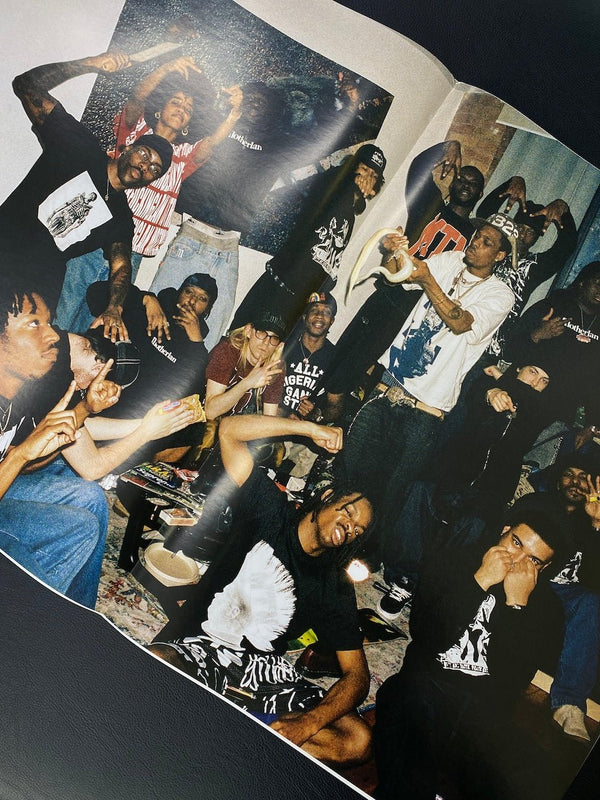 【SNEEZE MAGAZINE | スニーズマガジン】SNEEZE N°64 SUMMER 2025 "THE SWEET DREAMS ISSUE" - STREAM【SNEEZE MAGAZINE | スニーズマガジン】SNEEZE N°64 SUMMER 2025 "THE SWEET DREAMS ISSUE"STREAMONE SIZE