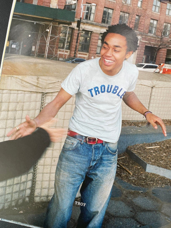 SNEEZE N°61 SUMMER 2024"the violet issue" - STREAMSNEEZE N°61 SUMMER 2024"the violet issue"STREAMONE SIZE