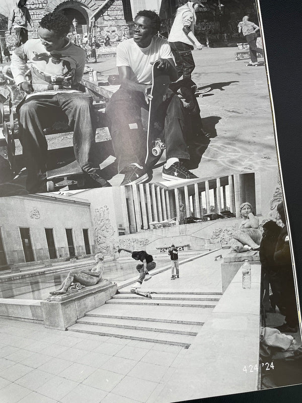 SNEEZE N°61 SUMMER 2024"the violet issue" - STREAMSNEEZE N°61 SUMMER 2024"the violet issue"STREAMONE SIZE