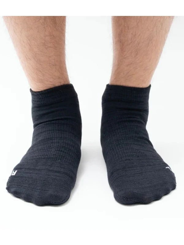 【YUBI SOCKS|ユビ ソックス】NATURAL SHAPE MINI CREW AXIO WOOL/ナチュラルシャープミニクルーアクシオウール(BLACK) - STREAM【YUBI SOCKS|ユビ ソックス】NATURAL SHAPE MINI CREW AXIO WOOL/ナチュラルシャープミニクルーアクシオウール(BLACK)STREAMBLACKM