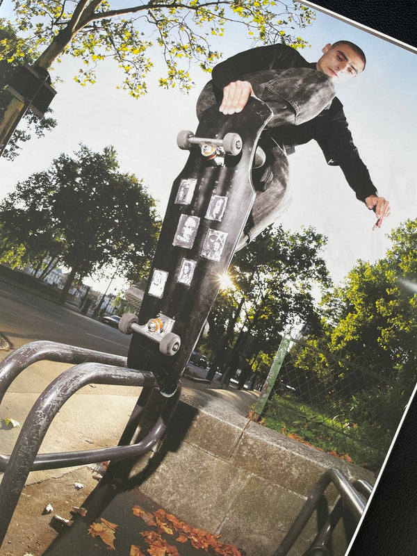 SNEEZE N°54 FALL 2022 "the protection issue" - STREAMSNEEZE N°54 FALL 2022 "the protection issue"STREAM