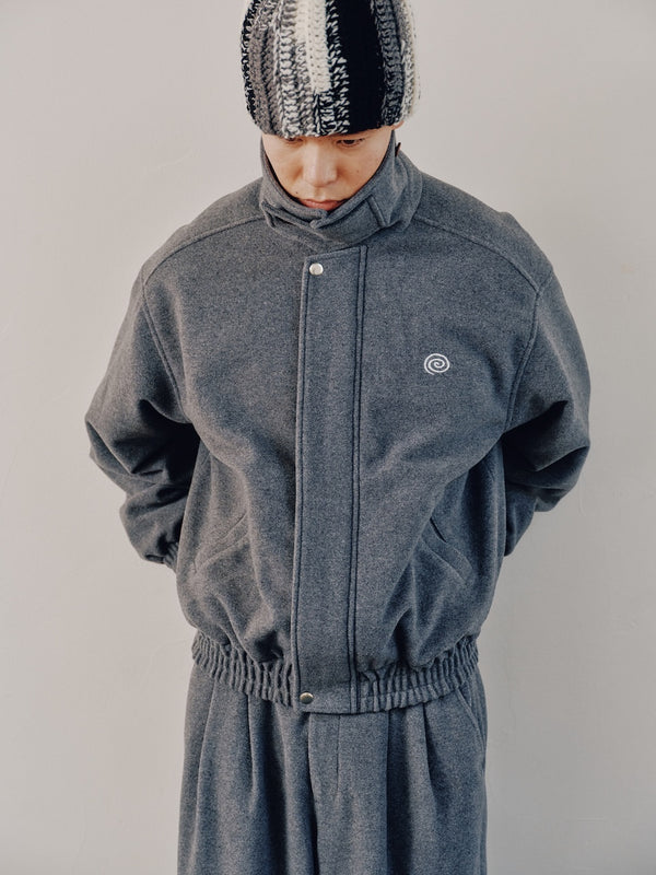 【SOL soonerorlater|ソル スーナーオアレイター】WOOL-BLEND STAND-COLLAR JACKET/ウールブレンドスタンドカラージャケット(BROWN) 正規取扱店舗 公式オンライン通販 島根 松江 26FW GuruGuru