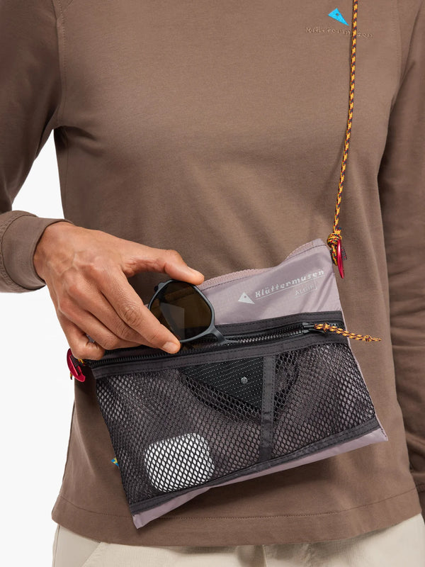 【KLATTERMUSEN|クレッタルムーセン】ALGIR ACCESSORY BAG MEDIUM(DARK TEAL , PURPLE DOVE , PUTTY GREY) 正規取扱店舗 公式オンライン通販 島根 松江 26FW アルギア アクセサリーバッグ ミディアム サコッシュ