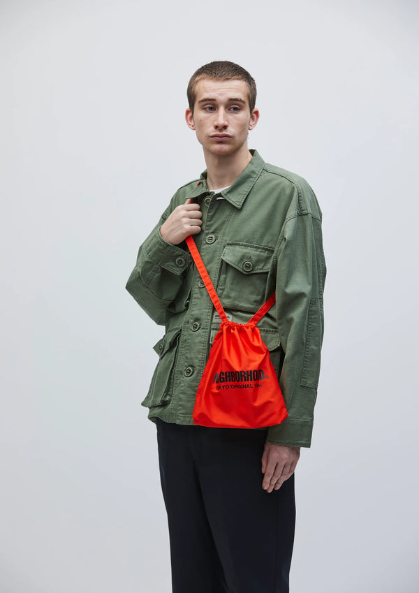 【NEIGHBORHOOD|ネイバーフッド】LOGO DRAWSTRING SHOULDER BAG/ロゴドローストリングショルダーバッグ (ORANGE)