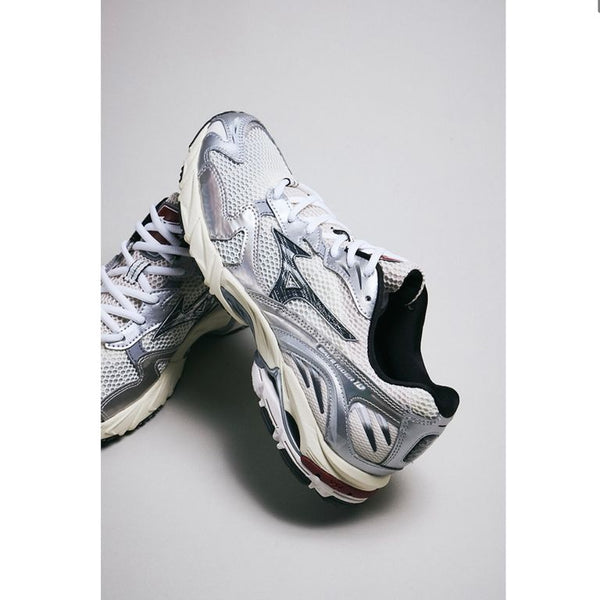 【MIZUNO|ミズノ】WAVERIDER10/ウェーブライダー10(OFF WHITE/BLACK/RED)