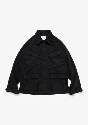 WTAPS|ダブルタップス JMOD 01/LS/CTPL. SATIN 
ブランド創設以来、アイコニックなアイテムとして展開しているファティーグシャツ。ワンウォッシュ加工を施したコットン/ポリエステル混紡のサテン生地使用の比翼仕立て。フロントに上下角度を変えたフラップポケットを配置。袖口はアジャスター用のフラップを付属し調節が可能。 
品番:262WVDT-SHM03 
26AW
公式通販 正規取扱店
