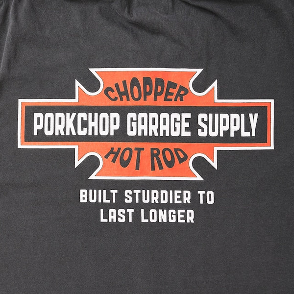 【PORKCHOP GARAGE SUPPLY|ポークチョップ ガレージ サプライ】BAR&SHIELD TEE /バーアンドシールドTEE(ASH BLACK)