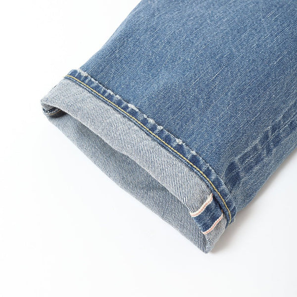 【CHALLENGER|チャレンジャー】CHALLENGER/CLASSIC DENIM PANTS
ユーズド加工が施されたCLASSIC DENIM PANTS。
セルヴィッジデニムを使いゆとりがあるリラックスシルエットになります。
ボタンはオリジナルボタンを使用しています。
品番:CLG-PT 026-011