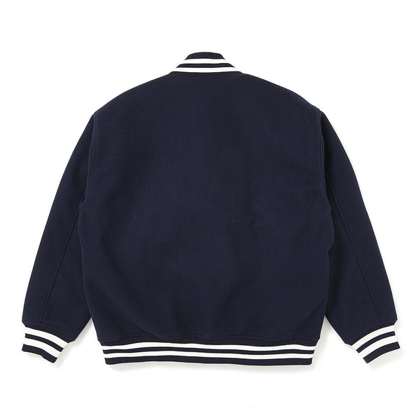 【CHALLENGER|チャレンジャー】LOGO MELTON STADIUM JACKET(NAVY)
フロントにブランドロゴを配したスタジアムジャケットになります。
アメリカフロリダ州に本社を置くFanaticsボディを使用しています。
品番:CLG-JK 026-013
