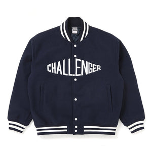 【CHALLENGER|チャレンジャー】LOGO MELTON STADIUM JACKET(NAVY)
フロントにブランドロゴを配したスタジアムジャケットになります。
アメリカフロリダ州に本社を置くFanaticsボディを使用しています。
品番:CLG-JK 026-013