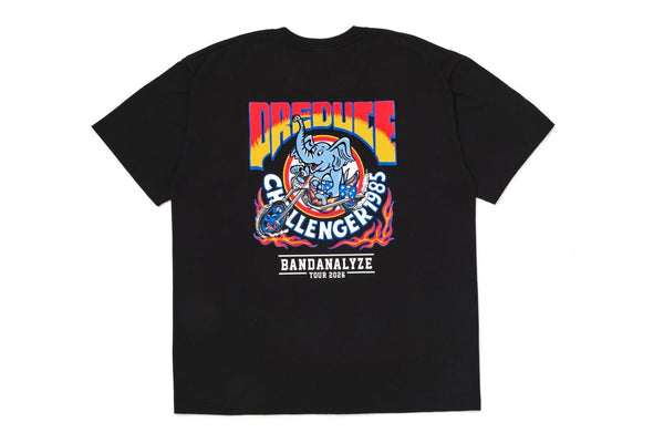 【CHALLENGER|チャレンジャー】PREDUCE x CHALLENGER S/S TEE (WHITE,BLACK)
「Dek Waen(デック・ウェン)」に着想を得たグラフィックが落とし込まれたTEEとBANDANA、
両ブランドのロゴ配したCAP、SOCKS、KEYCHAINの5アイテム発売となります。
FABRIC:コットン100%
品番:CLG-PD026-001