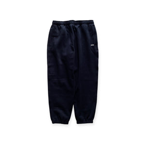 【FARAH|ファーラー】POTTING LOGO SWEAT PANTS/ポッティング ロゴスウェットパンツ(NAVY) - STREAM【FARAH|ファーラー】POTTING LOGO SWEAT PANTS/ポッティング ロゴスウェットパンツ(NAVY)STREAMM