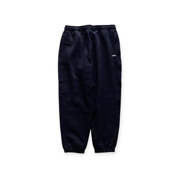 【FARAH|ファーラー】POTTING LOGO SWEAT PANTS/ポッティング ロゴスウェットパンツ(NAVY) - STREAM【FARAH|ファーラー】POTTING LOGO SWEAT PANTS/ポッティング ロゴスウェットパンツ(NAVY)STREAMM