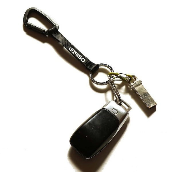 【GALLERY 1950|ギャラリー 1950】RAMIDUS x G1950 CARABINER KEY CHAIN(BLACK,BLUE,RED) - STREAM【GALLERY 1950|ギャラリー 1950】RAMIDUS x G1950 CARABINER KEY CHAIN(BLACK,BLUE,RED)STREAMBLUE