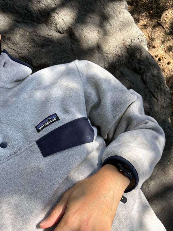 【PATAGONIA|パタゴニア】M'S LW SYNCH SNAP-T P/O(BLKP , DFGY , OLNA ,  SMTB , PBSU)