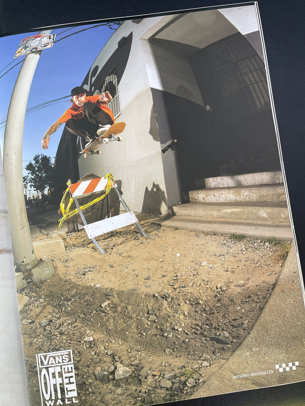 SNEEZE N°60 SPRING 24 “the human nature issue” - STREAMSNEEZE N°60 SPRING 24 “the human nature issue”STREAMONE SIZE