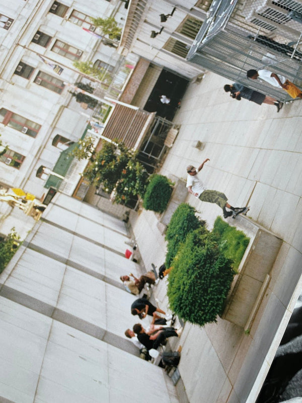 SNEEZE N°61 SUMMER 2024"the violet issue" - STREAMSNEEZE N°61 SUMMER 2024"the violet issue"STREAMONE SIZE