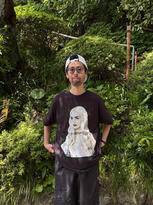 【VARIEGATOR|ヴァリゲーター】THE WHITE QUEEN MIRANA TEE/ザホワイトクイーン ミラーナ ティー(BLACK)