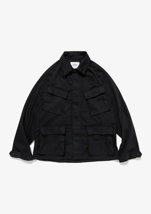 WTAPS|ダブルタップス JMOD 01/LS/CTPL. SATIN 
ブランド創設以来、アイコニックなアイテムとして展開しているファティーグシャツ。ワンウォッシュ加工を施したコットン/ポリエステル混紡のサテン生地使用の比翼仕立て。フロントに上下角度を変えたフラップポケットを配置。袖口はアジャスター用のフラップを付属し調節が可能。 
品番:262WVDT-SHM03 
26AW
公式通販 正規取扱店