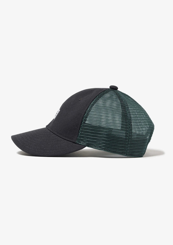 【【WTAPS|ダブルタップス】T-6M 03 / CAP / COTTON. CNVS. MESH (CHARCOAL)
バイザーとフロントパネルにストーンバイオ加工を施したキャンバス生地、サイドとバックパネルにメッシュ生地を使用した、ミッドクラウンタイプの6パネルボールキャップ。
フロントにブランドネーム、バックに刺繍モチーフを配置。
スナップバックのアジャスターで調節可能。

SIZE :ONE SIZE
FABRIC:コットン 100%
品番:262HCDT-HT07