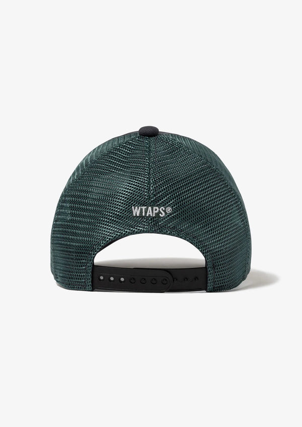 【WTAPS|ダブルタップス】T-6M 03 / CAP / COTTON. CNVS. MESH (CHARCOAL)
バイザーとフロントパネルにストーンバイオ加工を施したキャンバス生地、サイドとバックパネルにメッシュ生地を使用した、ミッドクラウンタイプの6パネルボールキャップ。
フロントにブランドネーム、バックに刺繍モチーフを配置。
スナップバックのアジャスターで調節可能。

SIZE :ONE SIZE
FABRIC:コットン 100%
品番:262HCDT-HT07
