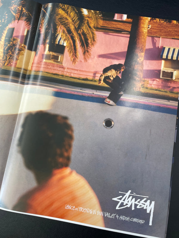 SNEEZE N°52 “the make art not war issue”